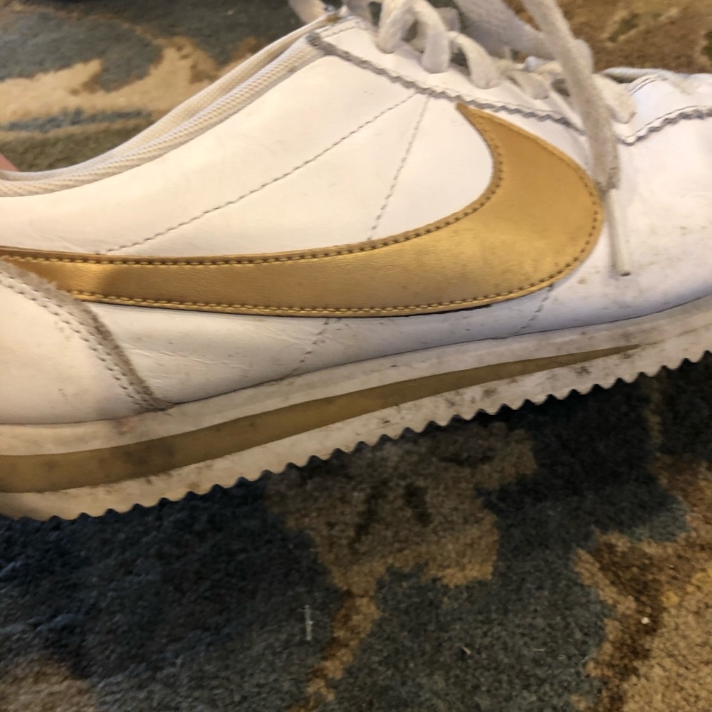 Nike Cortez gold